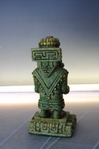 Reproducción de la diosa azteca del agua.