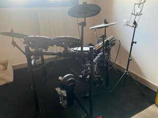 Batería Electrónica Alesis Nitro Max.