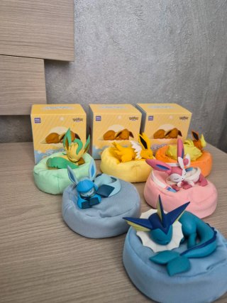 Action Figure Eevee Evoluzioni Dormienti
