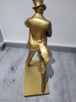 Figura Johnnie Walker Dorada  Mide 50 centimetros