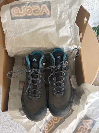 Botas Asolo Talla 38 2/3 ( un solo uso)