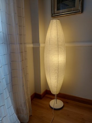 Lámpara de pie IKEA blanca
