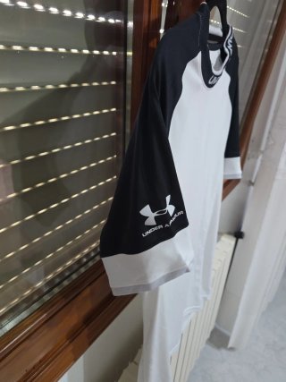 Camiseta Under Armour Negra y Blanca