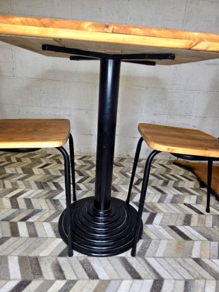 Mesa + sillas estilo bar madera natural y hierro