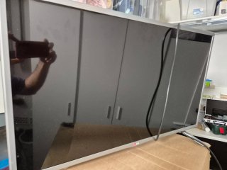 Televisor LG 32 con manchas, mando incluido