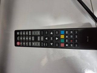 Televisor LG 32 con manchas, mando incluido