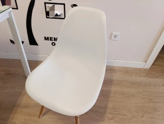 Conjunto mesa comedor y 4 sillas Incluye cristal
