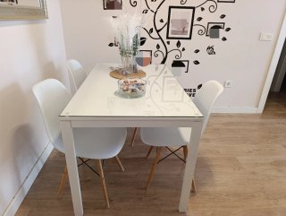 Conjunto mesa comedor y 4 sillas Incluye cristal