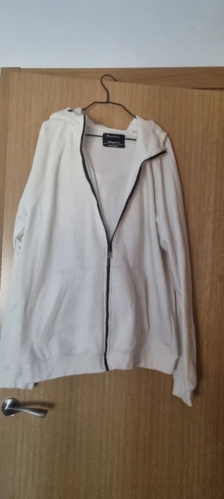 Sudadera Bershka blanca cremallera capucha
