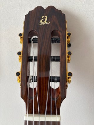 Guitarra española Admira Virtuoso electrificada