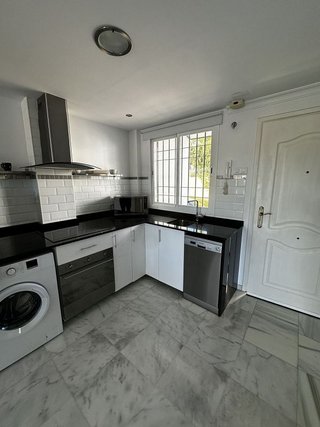 Piso en venta en Los Naranjos - Las Brisas en Marbella