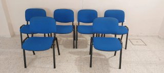 Sillas de oficina azules y negras 10 € cada una