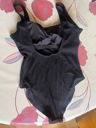 Bañador negro con textura rallada