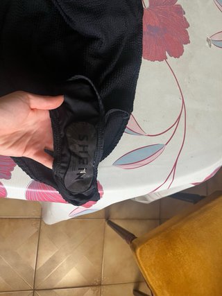 Bañador negro con textura rallada