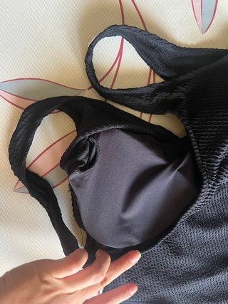 Bañador negro con textura rallada