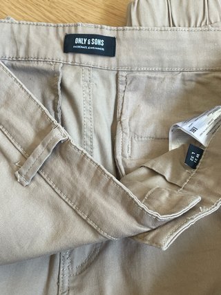 Pantalón cargo beige nuevo. Talla W31 L32