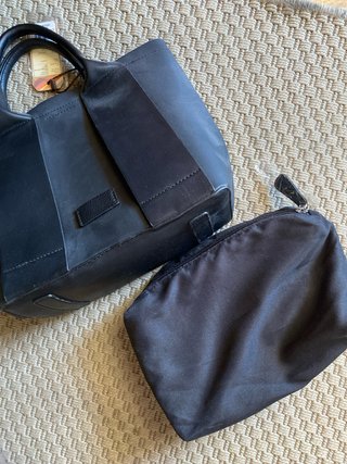 Bolso negro de piel
