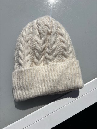 Gorro de invierno tejido blanco