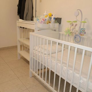 Cambiador de bebé blanco