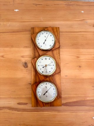 Termómetro de mesa de madera