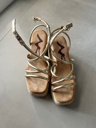 Cuñas esparto oro talla 39