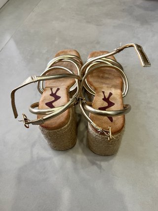 Cuñas esparto oro talla 39