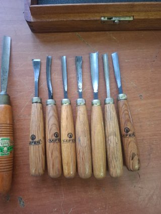 JUEGO FORMONES Y GUBIAS ANTIGUO MANGO MADERA