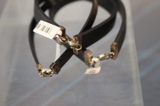 3 Pulseras de plata y caucho negro.