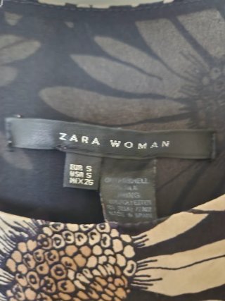 Vestido Zara floral talla S