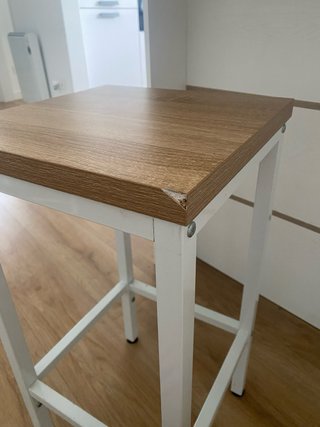 Isla de cocina con taburetes