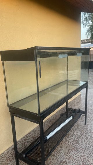 Acuario 300L con mueble.  Precio negociable