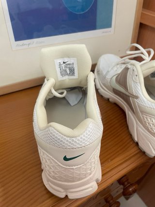 Zapatillas Nike Vomero 5 Beige/Blanco