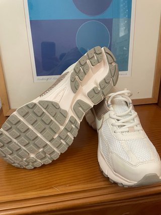 Zapatillas Nike Vomero 5 Beige/Blanco