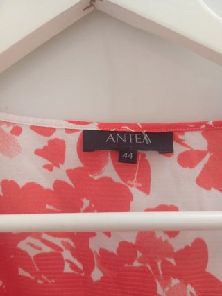 Blusa  floral roja