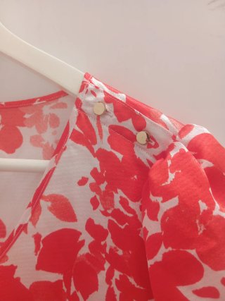 Blusa  floral roja