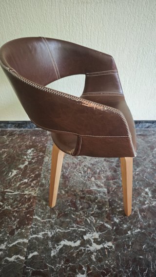 2 Mesas de despacho de madera con cajones sillas