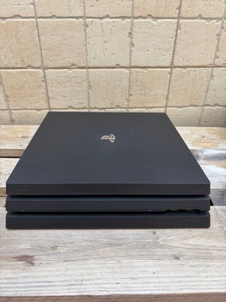Consola PS4 Pro + 5 Juegos