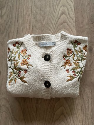 Chaqueta beige bordada