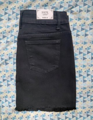 Falda mini SIXTE negra nueva con etiqueta