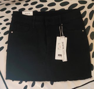 Falda mini SIXTE negra nueva con etiqueta