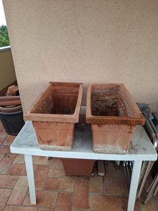 1) 2 Vasi rettangolari con sottovasi
