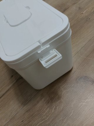 CAJA NUEVA PARA MEDICINAS CON ASA Y PASTILLERO