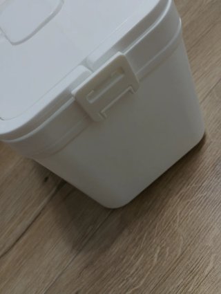 CAJA NUEVA PARA MEDICINAS CON ASA Y PASTILLERO