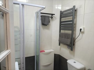 Alquilo estudio en foz.solo parejas.
