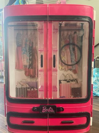 Armario Barbie con Muñecas y Accesorios
