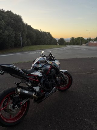 Kawasaki Z900 Negra y Roja A2