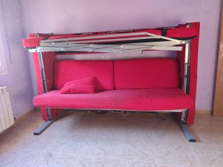 Sofá cama rojo tela