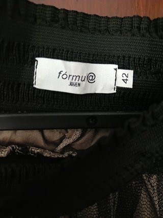 Falda corta encaje negro y floral