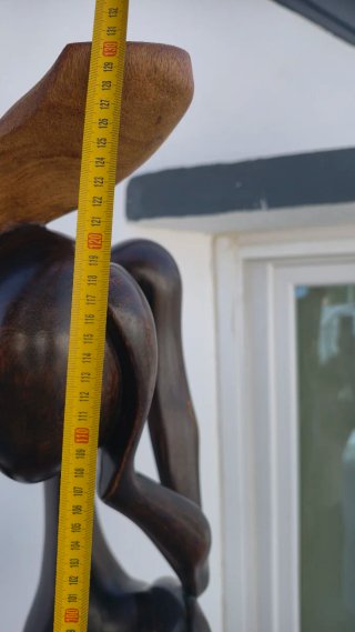 Figura de madera pensador