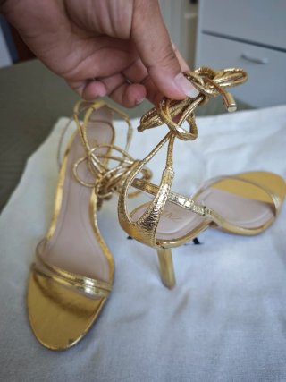 Tacones dorados Zara Talla 36
